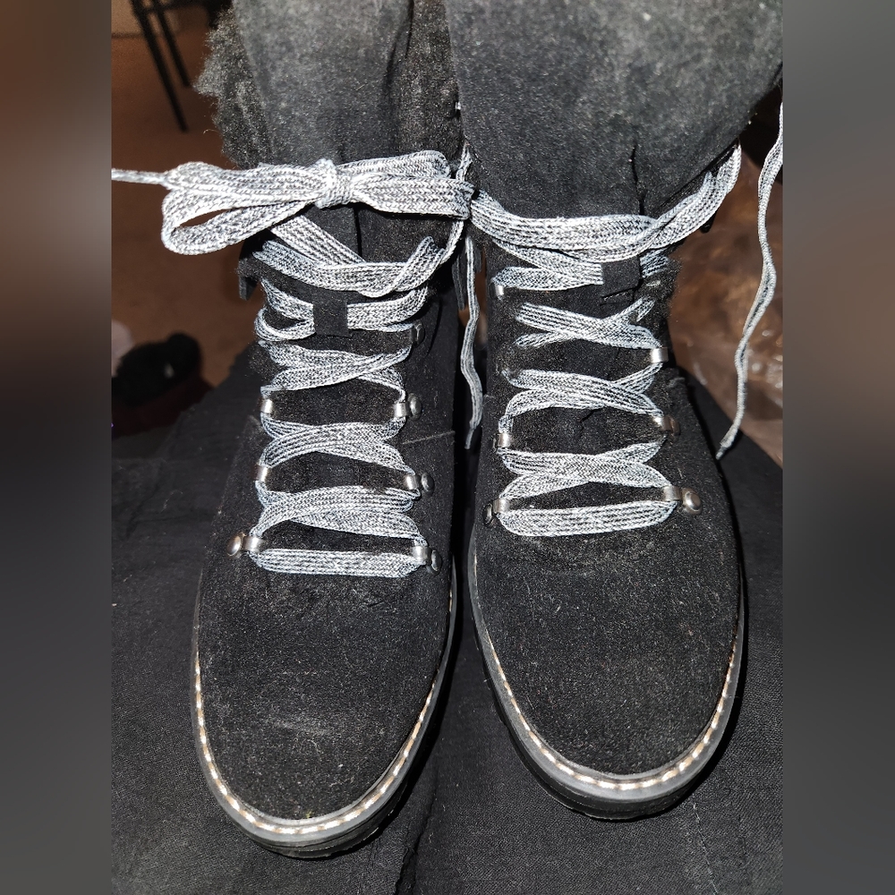 Women boots *BRAND NEW* without TAGS